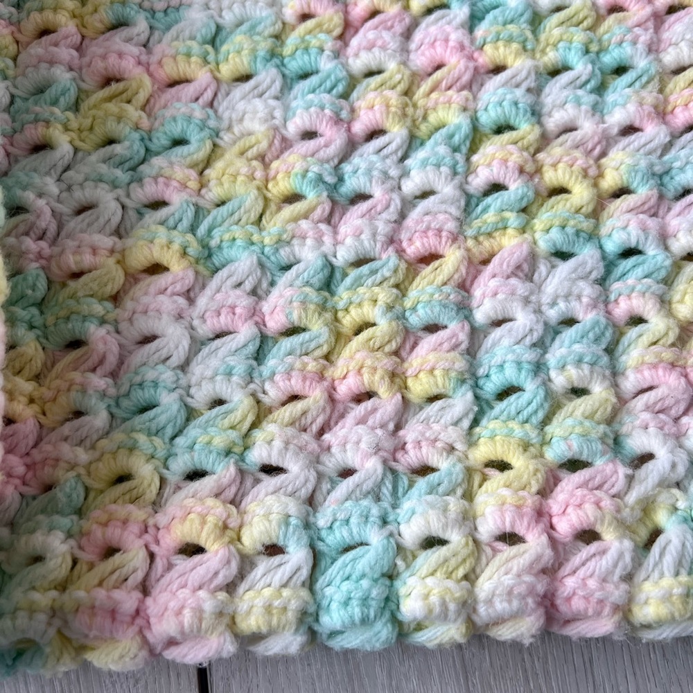 Vintage pastel crochet kids baby blanket - Picture 2 of 5